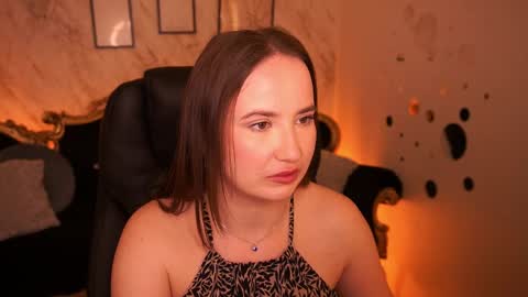 Snapshot of sofiebloom chatting on April 25, 9:23 pm Sofie online show from April 25, 9:23 pm