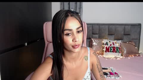 Snapshot of sofierosse_ chatting on December 3, 3:30 am Sofie Rosee online show from December 3, 3:30 am