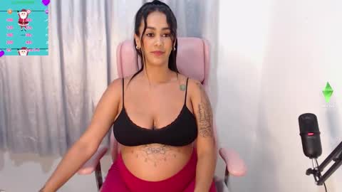 Snapshot of sofierosse_ chatting on December 21, 2:51 am Sofie Rosee online show from December 21, 2:51 am