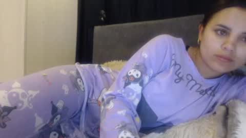 Snapshot of sofigarcia17 chatting on May 11, 1:33 am sofi online show from May 11, 1:33 am