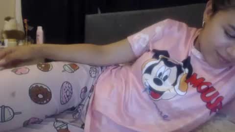 Snapshot of sofigarcia17 chatting on June 3, 3:20 am sofi online show from June 3, 3:20 am
