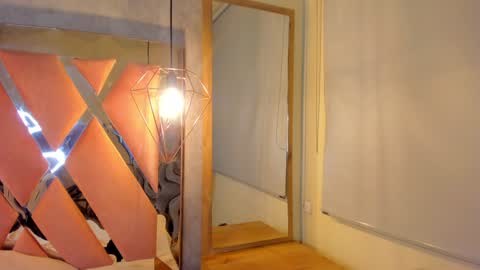 Snapshot of sofii_miller_ chatting on December 27, 1:11 am online show from December 27, 1:11 am