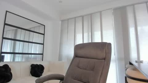 Snapshot of sofiia_pink chatting on June 8, 7:58 pm online show from June 8, 7:58 pm