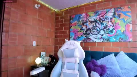 Sofi. G online show from January 15, 9:20 pm