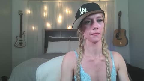 Snapshot of sofiking13 chatting on April 5, 4:15 pm Sofi King online show from April 5, 4:15 pm