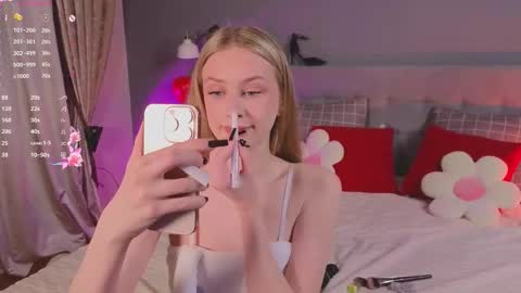 Snapshot of soft_babe chatting on February 19, 8:27 pm Milisa online show from February 19, 8:27 pm