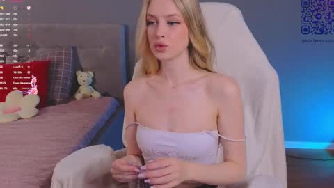 Snapshot of soft_babe chatting on April 30, 8:15 pm Milisa online show from April 30, 8:15 pm