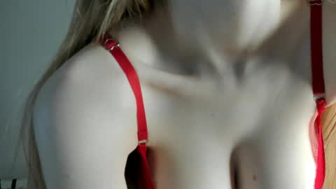 Snapshot of soft_katy chatting on May 20, 9:21 pm kitty katy online show from May 20, 9:21 pm