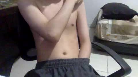 Snapshot of softedge04 chatting on January 9, 7:26 pm softedge04 online show from January 9, 7:26 pm