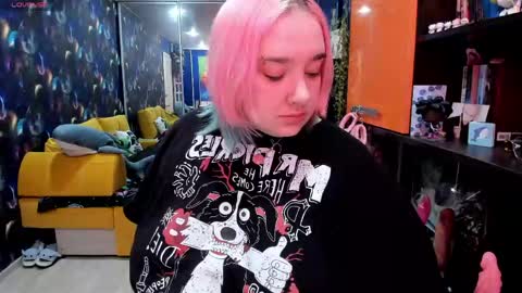 Snapshot of softie_sofy chatting on April 18, 2:15 am Sofie online show from April 18, 2:15 am