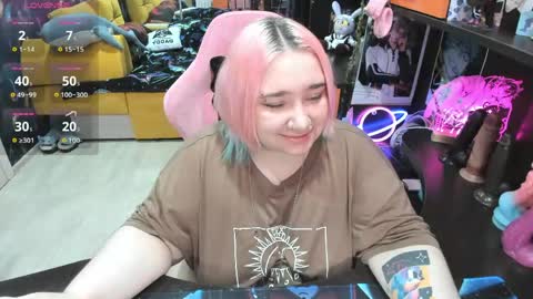 Snapshot of softie_sofy chatting on April 21, 2:26 am Sofie online show from April 21, 2:26 am