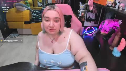 Snapshot of softie_sofy chatting on May 1, 2:38 am Sofie online show from May 1, 2:38 am