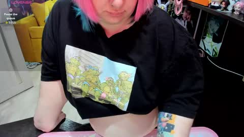 Snapshot of softie_sofy chatting on May 2, 1:21 am Sofie online show from May 2, 1:21 am