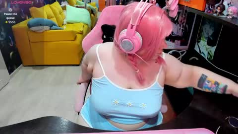 Snapshot of softie_sofy chatting on May 18, 3:13 am Sofie online show from May 18, 3:13 am