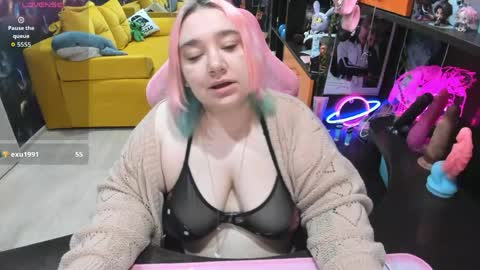 Snapshot of softie_sofy chatting on May 23, 3:45 am Sofie online show from May 23, 3:45 am
