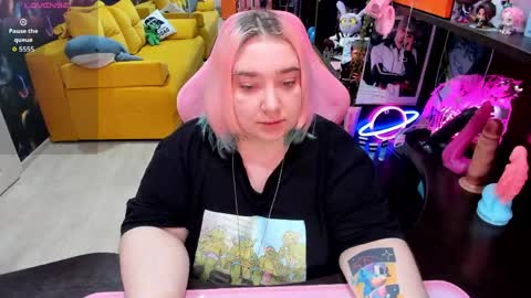 Snapshot of softie_sofy chatting on May 28, 1:47 am Sofie online show from May 28, 1:47 am