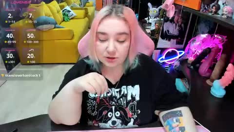 Snapshot of softie_sofy chatting on May 30, 2:19 am Sofie online show from May 30, 2:19 am