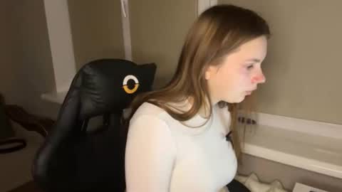 Snapshot of softiris_ chatting on March 22, 6:33 pm Anna online show from March 22, 6:33 pm