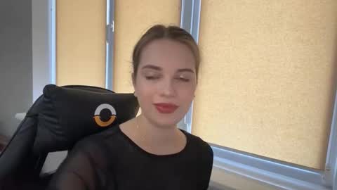 Snapshot of softiris_ chatting on March 23, 1:48 pm Anna online show from March 23, 1:48 pm