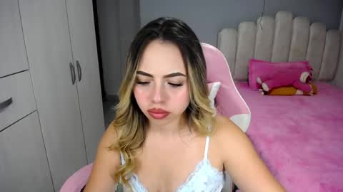 Snapshot of softkiss_x chatting on April 10, 3:12 am Fran online show from April 10, 3:12 am