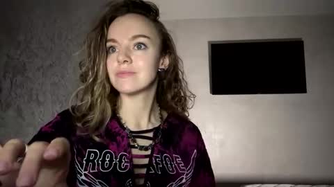 Snapshot of softly_jane chatting on October 23, 6:28 pm softly_jane online show from October 23, 6:28 pm