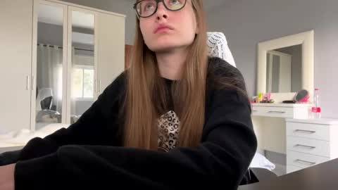 softlygirl online show from March 23, 1:48 pm