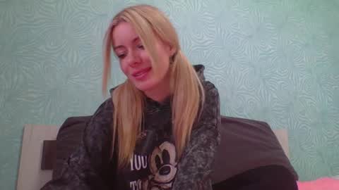 softy_aura online show from March 26, 9:37 am