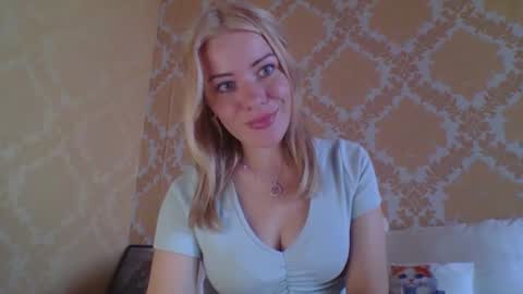 Snapshot of softy_aura chatting on July 28, 2:13 pm softy_aura online show from July 28, 2:13 pm