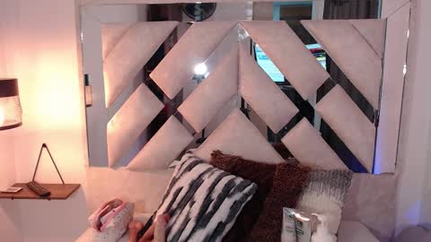 Snapshot of sofy_bonnet chatting on February 6, 7:17 pm online show from February 6, 7:17 pm