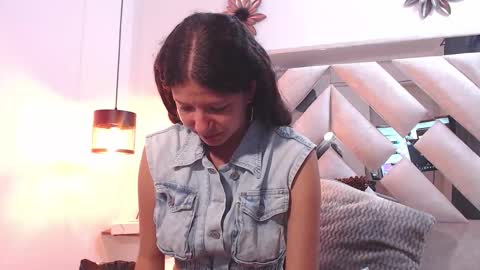 Snapshot of sofy_bonnet chatting on March 5, 11:50 am online show from March 5, 11:50 am