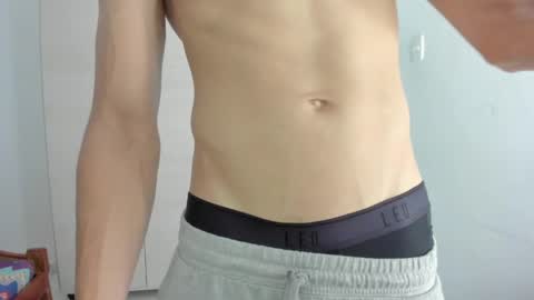 Snapshot of sola_enzo chatting on June 2, 5:42 am sola_enzo online show from June 2, 5:42 am