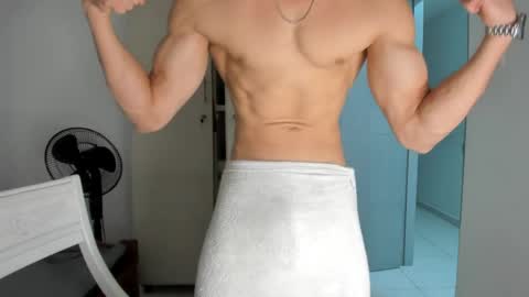 Snapshot of sola_enzo chatting on June 4, 7:42 pm sola_enzo online show from June 4, 7:42 pm
