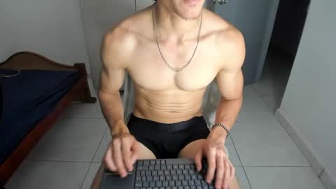 Snapshot of sola_enzo chatting on June 6, 7:57 am sola_enzo online show from June 6, 7:57 am