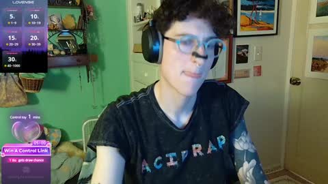 Snapshot of solaya_papaya chatting on January 22, 6:10 am solaya papaya jordan theythem online show from January 22, 6:10 am