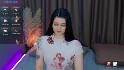 Snapshot of solazolaa chatting on April 26, 1:47 am Sonya online show from April 26, 1:47 am