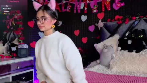 Sol  online show from February 18, 8:05 pm