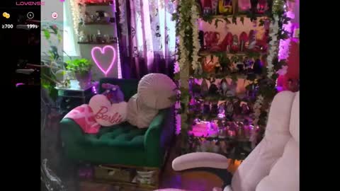 Snapshot of solesticia chatting on April 28, 7:41 pm solesticia online show from April 28, 7:41 pm