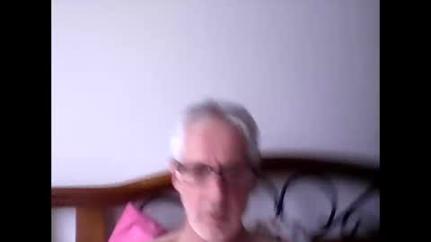 Snapshot of soloman1969 chatting on April 21, 11:18 pm Soloman online show from April 21, 11:18 pm