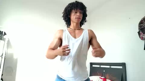 Hi Im Weller Check my Bio  online show from May 6, 9:31 pm