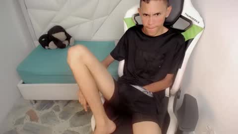 Snapshot of sombra_18 chatting on May 29, 4:54 am ESTEBAN online show from May 29, 4:54 am