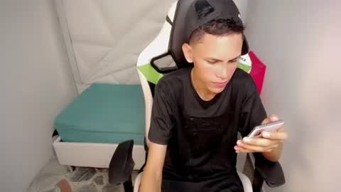 Snapshot of sombra_18 chatting on June 22, 12:35 am ESTEBAN online show from June 22, 12:35 am