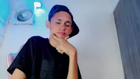 Snapshot of sombra_18 chatting on July 20, 11:18 pm ESTEBAN online show from July 20, 11:18 pm