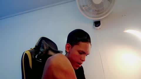 Snapshot of sombra_18 chatting on July 21, 11:23 am ESTEBAN online show from July 21, 11:23 am