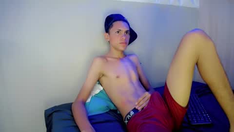 Snapshot of sombra_18 chatting on July 30, 7:35 pm ESTEBAN online show from July 30, 7:35 pm