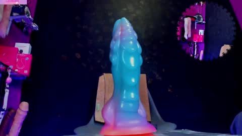 Snapshot of sommer_alexa chatting on May 13, 7:55 pm Alexa online show from May 13, 7:55 pm
