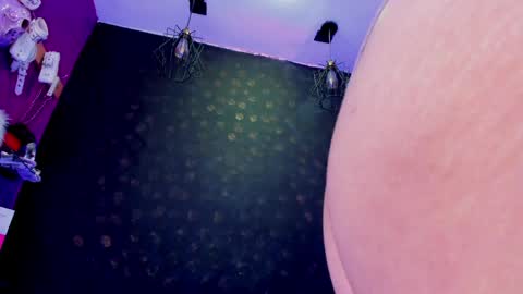 Snapshot of sommer_alexa chatting on May 21, 7:21 pm Alexa online show from May 21, 7:21 pm