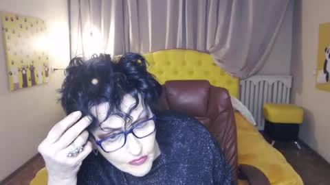 Snapshot of sondrariddle chatting on April 19, 8:11 pm sondrariddle online show from April 19, 8:11 pm