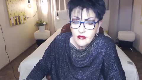 Snapshot of sondrariddle chatting on May 5, 6:49 pm sondrariddle online show from May 5, 6:49 pm