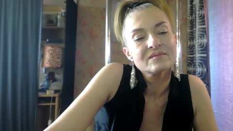 Sonia online show from April 22, 1:56 pm