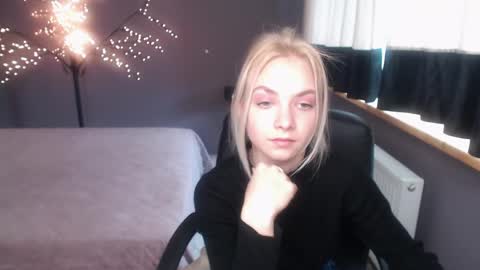 Snapshot of sonnysofia chatting on April 21, 11:49 am Sonya online show from April 21, 11:49 am
